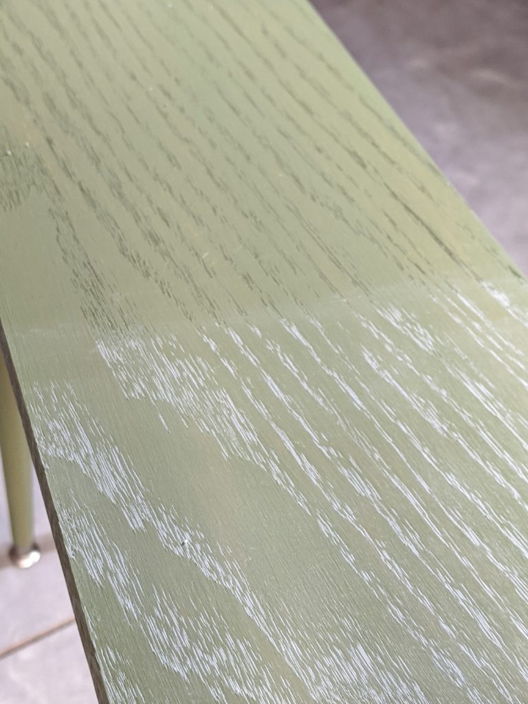 The difference between Minwax Grain Highlighting Wax and no wax