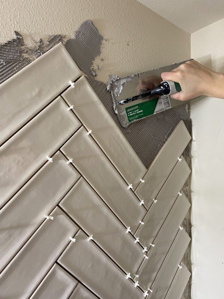 Applying thin-set mortar to wall before tiling